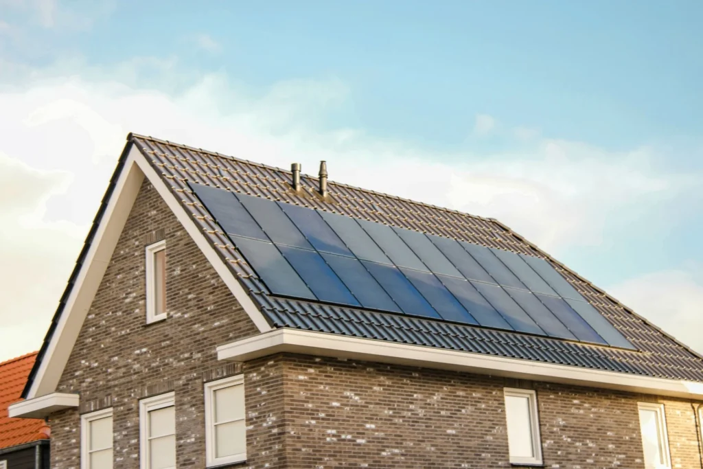 Desmontando los grandes mitos sobre los paneles solares residenciales