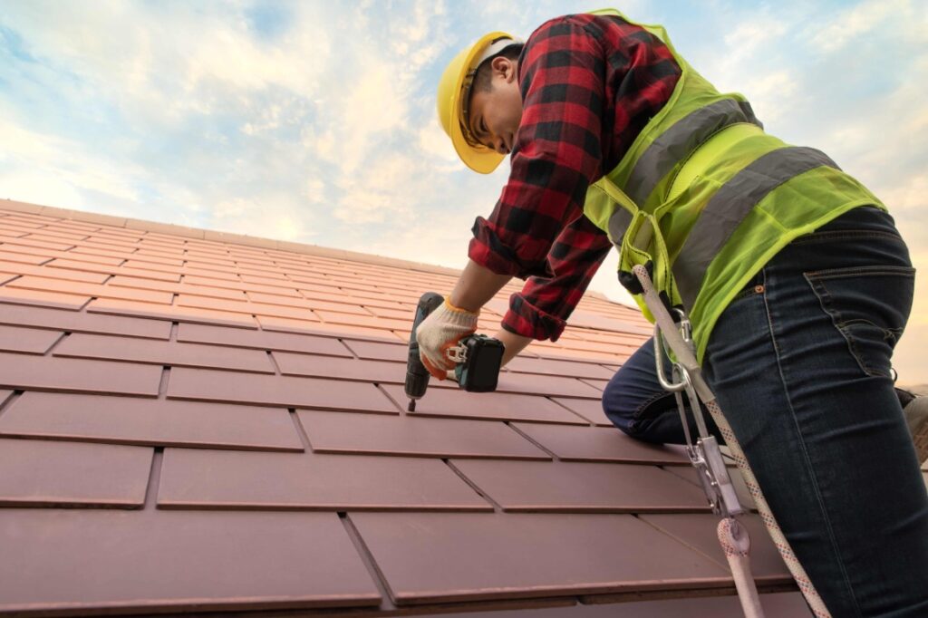Roofer,Working,In,Special,Protective,Work,Wear,Gloves,,Using,Air